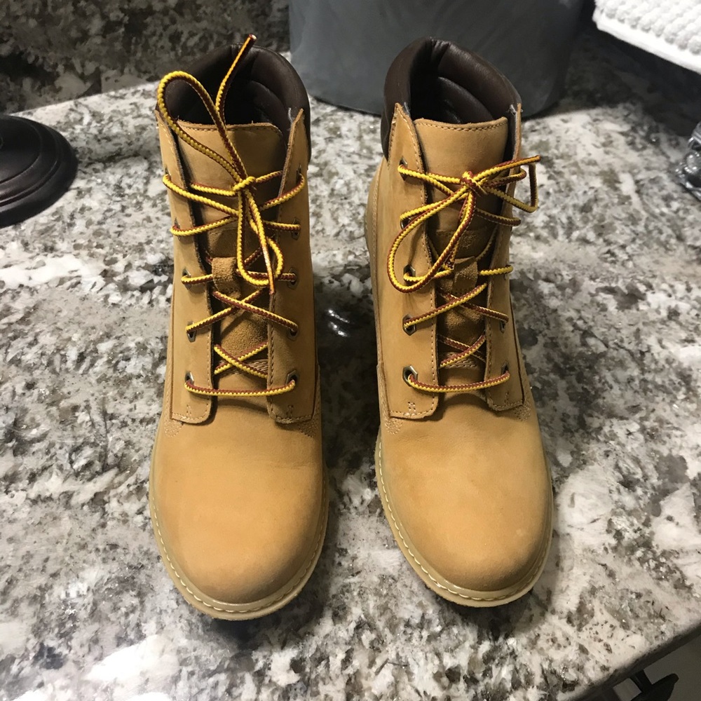 Timberland Womens Wedge Booties!  Never worn👌